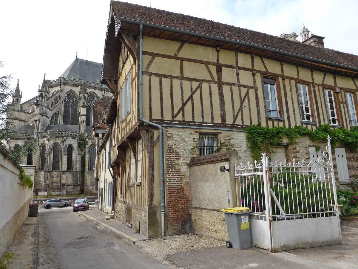Le Papillon De La Cathedrale - Calme - Jardin - Wifi Apartment Troyes Luaran gambar